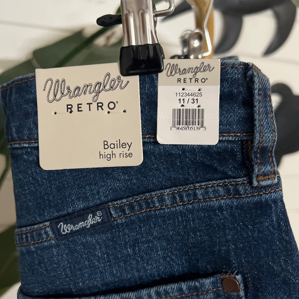 NEW with tags wrangler jean shorts - Picture 2 of 2